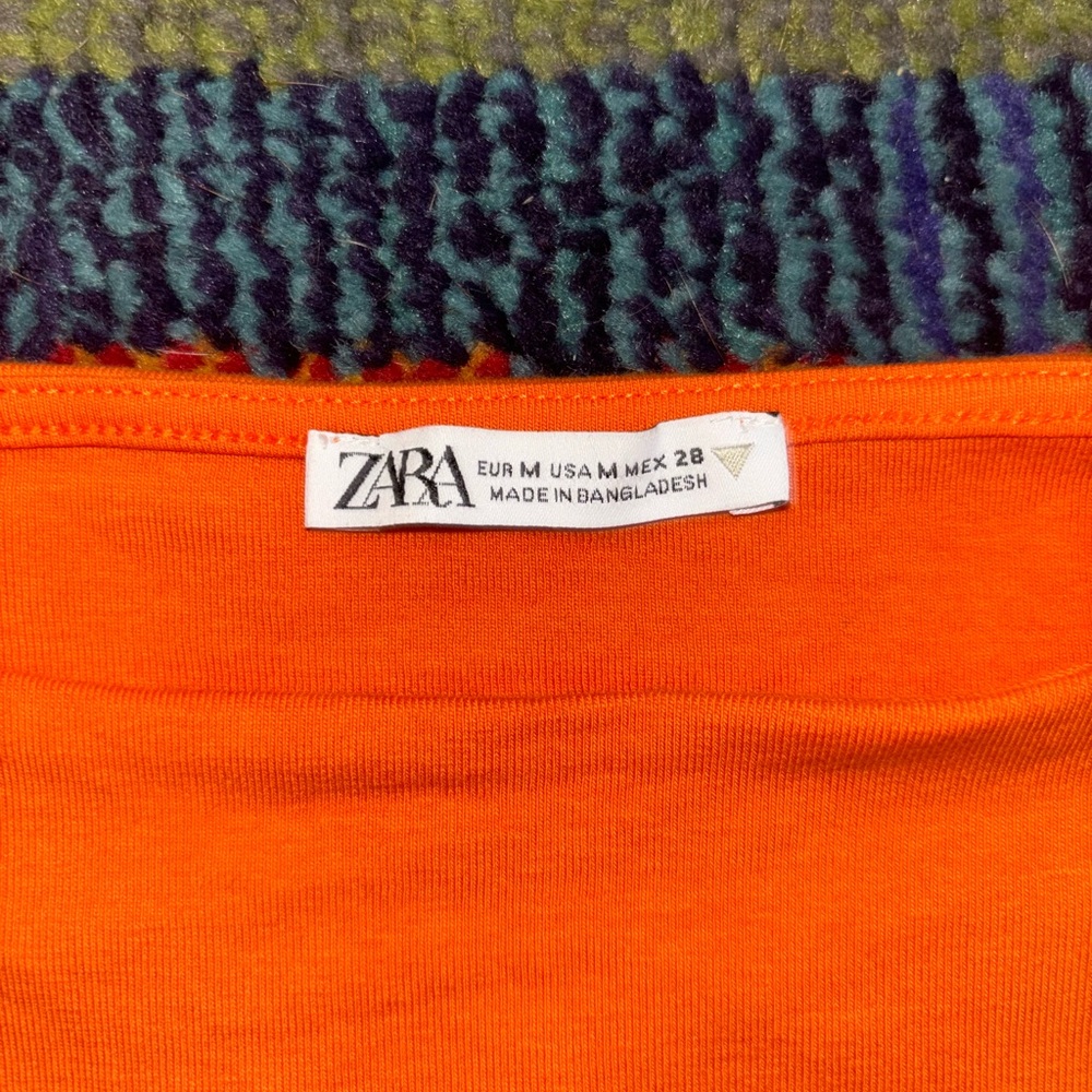 ZARA- orange crop top quarter sleeve